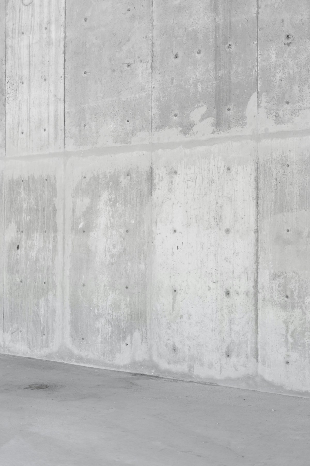 Diamond core drilling through reinforced concrete